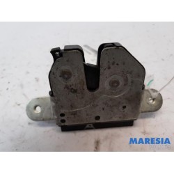 Fiat - 500 - Tailgate lock mechanism