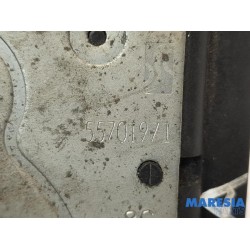 Fiat - 500 - Tailgate lock mechanism