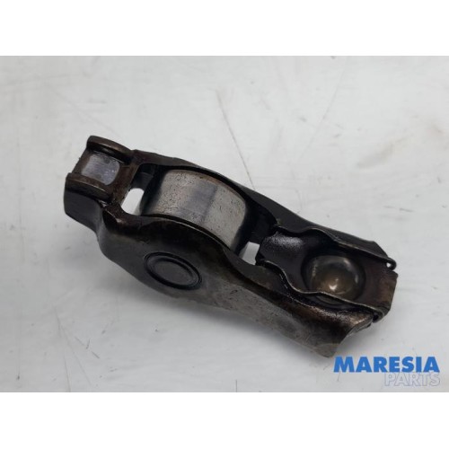 Peugeot - 207 - Rocker arm