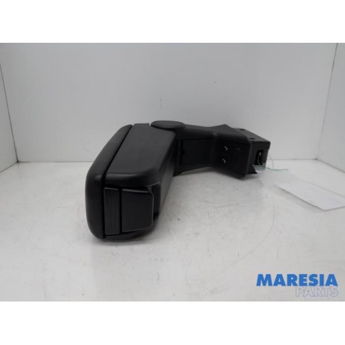 Alfa Romeo - Mito - Armrest