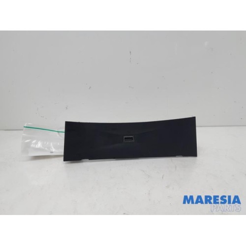 Alfa Romeo - Giulia - AUX/USB aansluiting