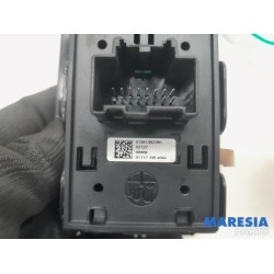 Alfa Romeo - Giulia - Electric window switch