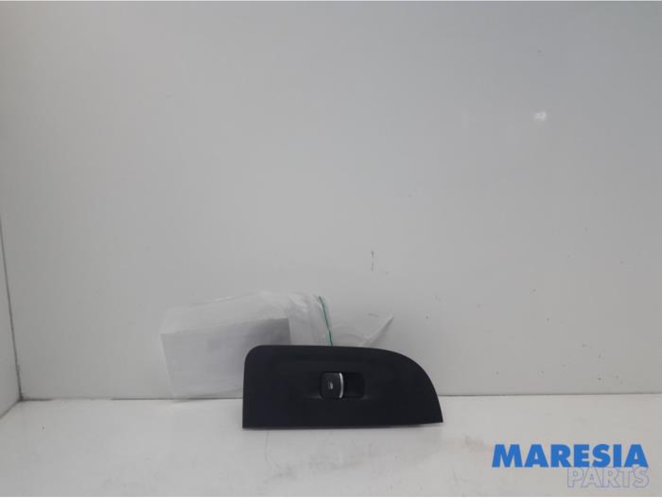 Alfa Romeo - Giulia - Electric window switch
