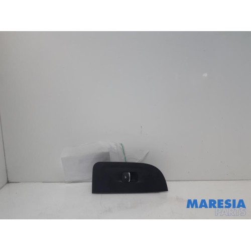 Alfa Romeo - Giulia - Electric window switch