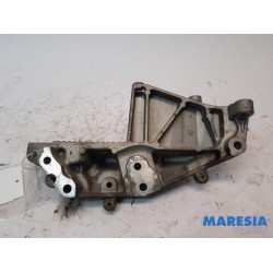 Renault - Master - Engine mount
