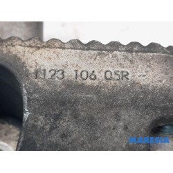 Renault - Master - Engine mount