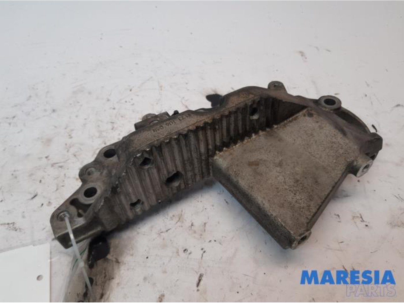 Renault - Master - Engine mount