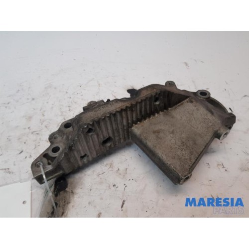 Renault - Master - Engine mount