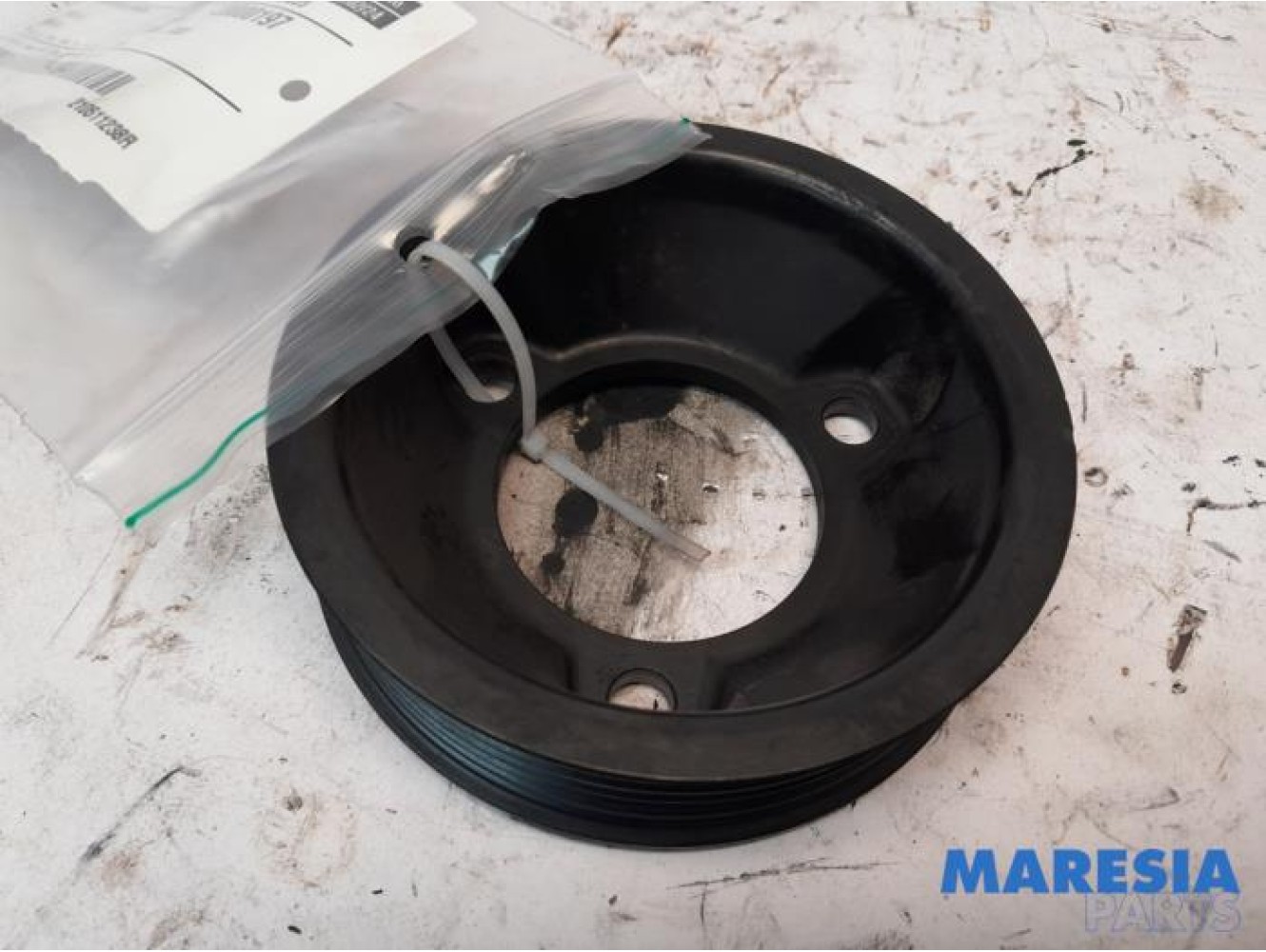 Renault - Master - Water pump pulley