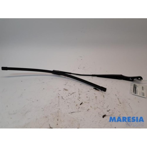 Alfa Romeo - Giulia - Front wiper arm