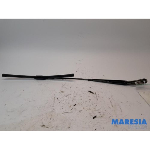 Alfa Romeo - Giulia - Front wiper arm