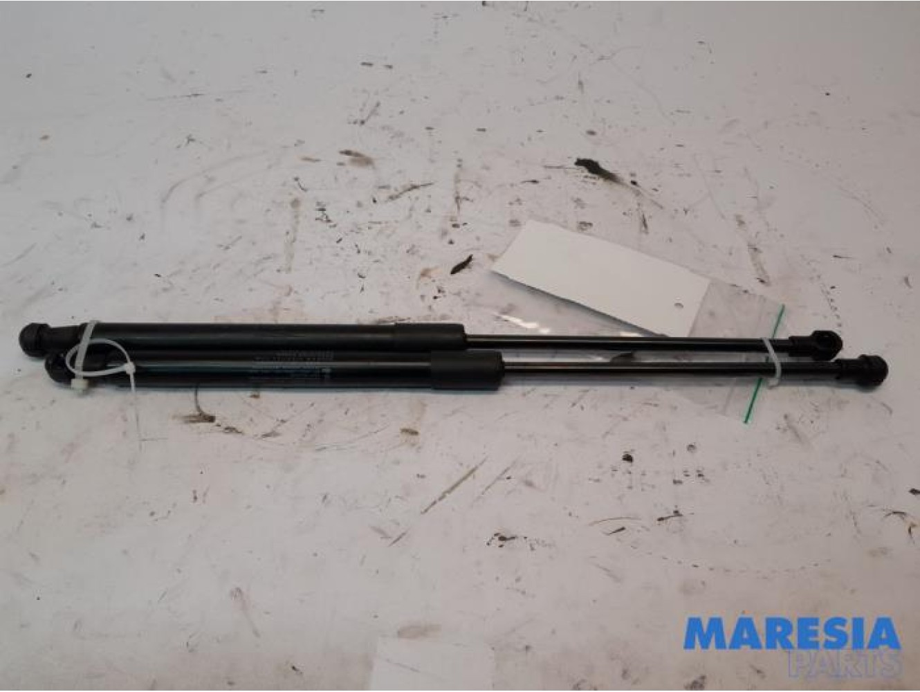 Alfa Romeo - Giulia - Set of tailgate gas struts