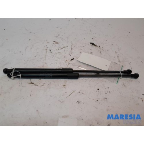Alfa Romeo - Giulia - Set of tailgate gas struts