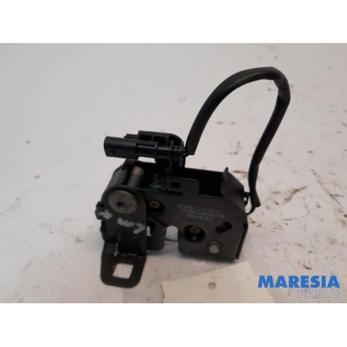 Alfa Romeo - Giulia - Bonnet lock mechanism
