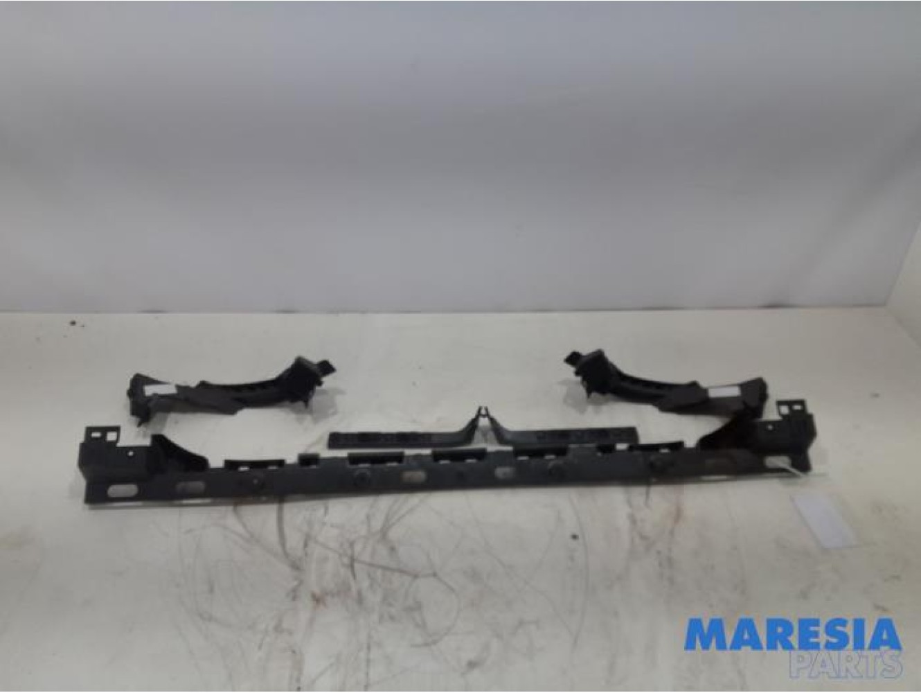 Alfa Romeo - Giulia - Rear bumper bracket central
