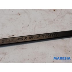 Fiat - Punto - Front wiper arm