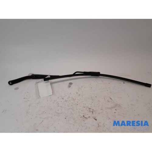 Fiat - Punto - Front wiper arm