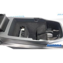 Alfa Romeo - Stelvio - Middle console