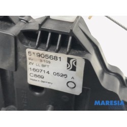 Fiat - Punto - Front door lock mechanism 4-door, right