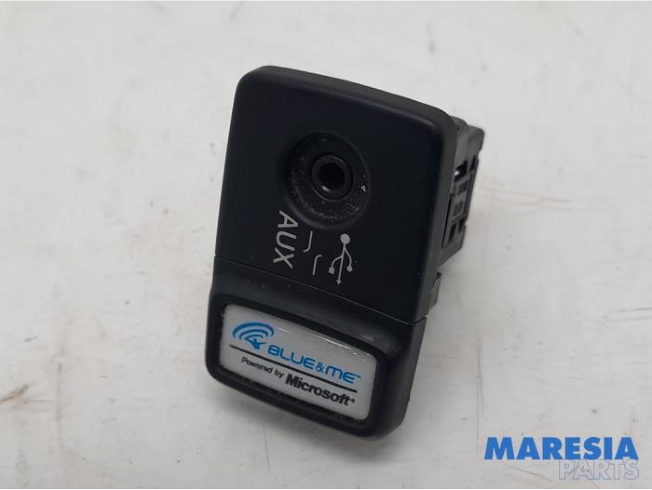 Fiat - Punto - AUX / USB connection