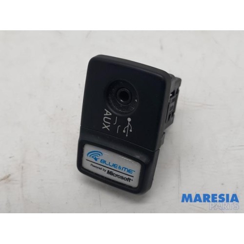 Fiat - Punto - AUX / USB connection
