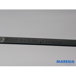 Fiat - Punto - Front wiper arm