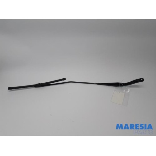 Fiat - Punto - Front wiper arm