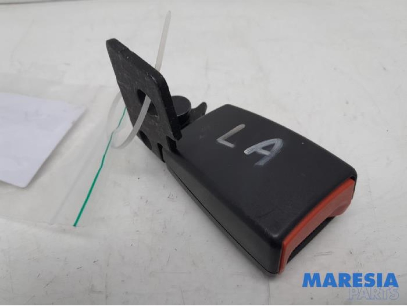 Fiat - Punto - Insertion ceinture de sécurité arrière gauche