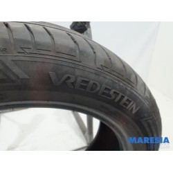 Renault - Scenic - Tyre