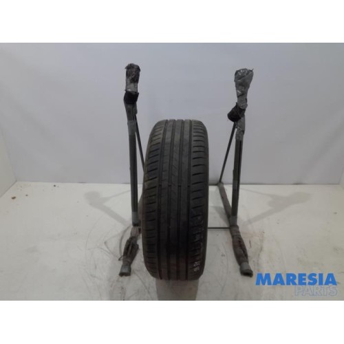 Renault - Scenic - Tyre