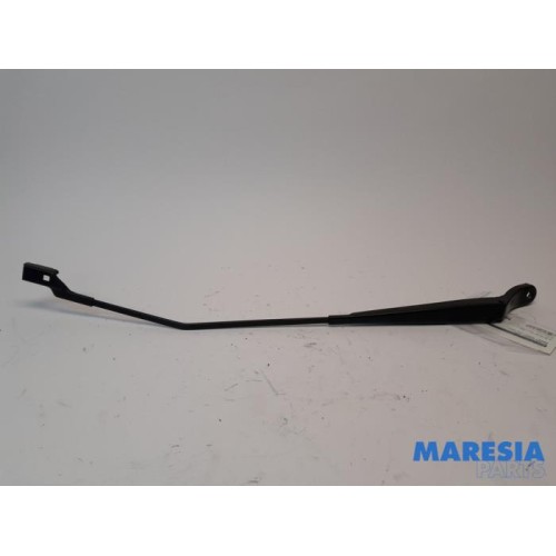 Renault - Twingo - Front wiper arm