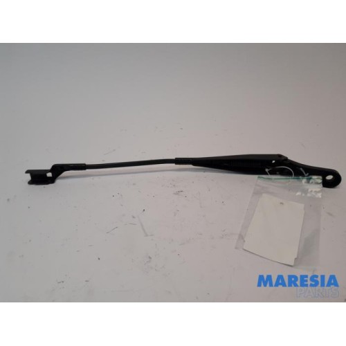 Renault - Twingo - Front wiper arm