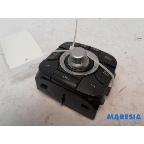Renault - Scenic - Multi-media control unit