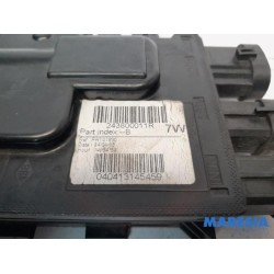 Renault - Scenic - Voltage regulator