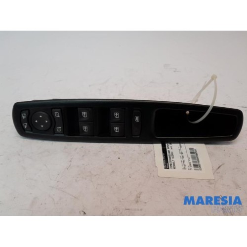Renault - Scenic - Multi-functional window switch