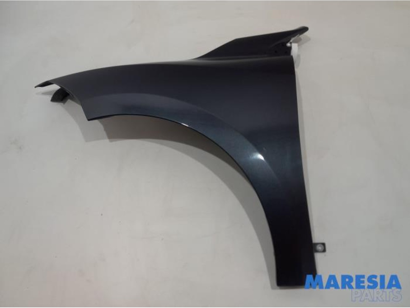 Renault - Megane - Front wing, left