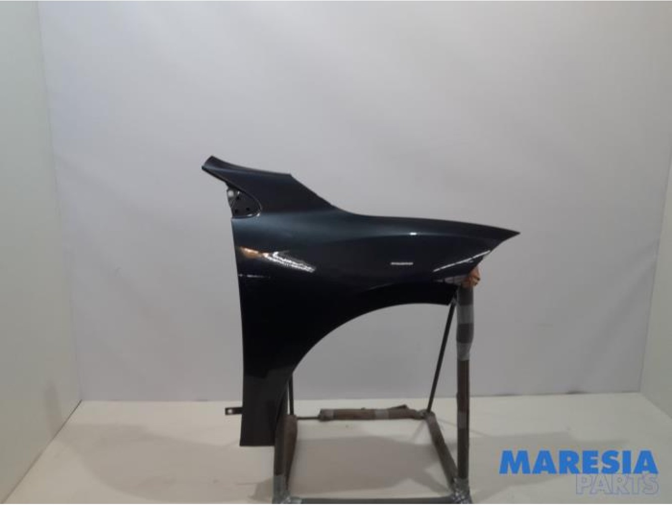Renault - Megane - Front wing, right