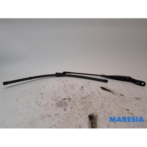 Peugeot - 208 - Front wiper arm