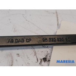 Peugeot - 208 - Front wiper arm
