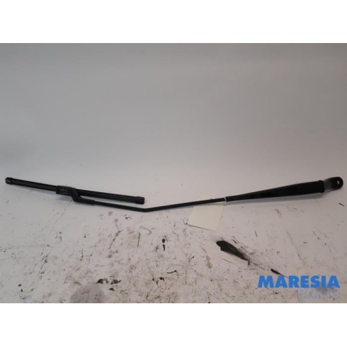 Peugeot - 208 - Front wiper arm