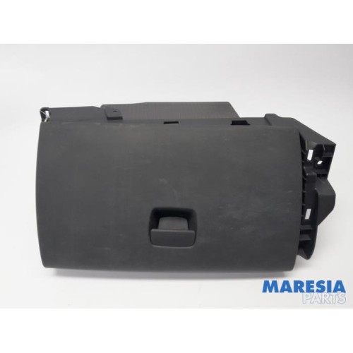 Nissan - NV300 - Glovebox