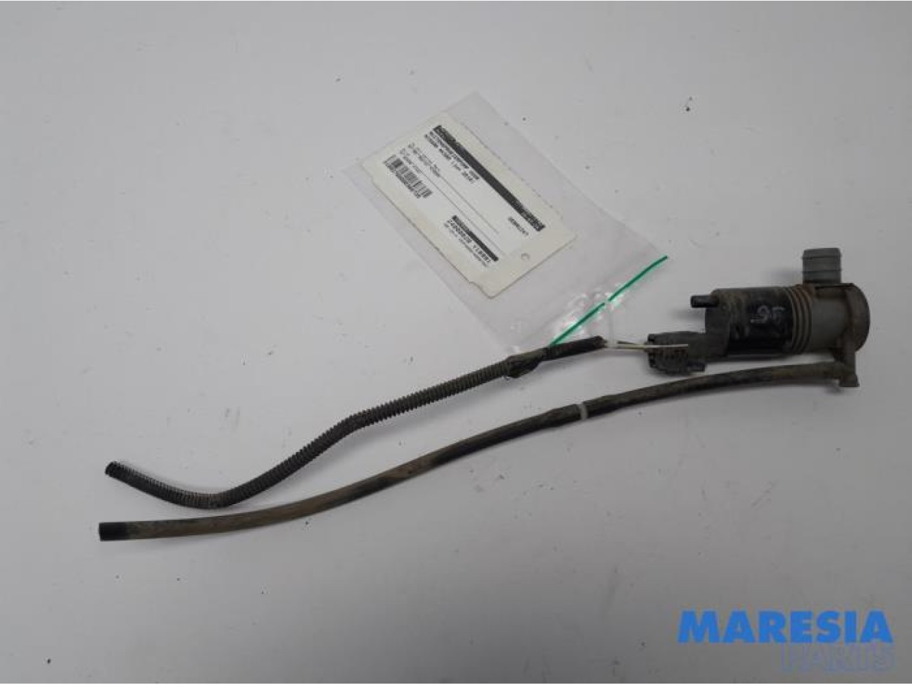 Nissan - NV300 - Scheibensprüherpumpe vorne