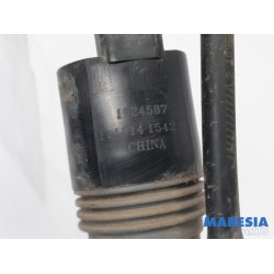 Nissan - NV300 - Scheibensprüherpumpe vorne