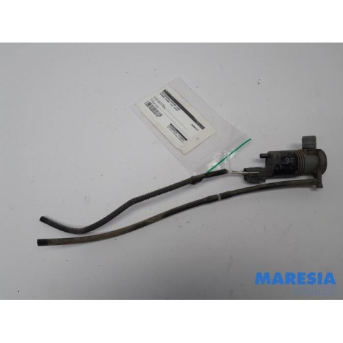 Nissan - NV300 - Scheibensprüherpumpe vorne