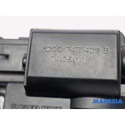 Renault - Twingo - Tailgate lock mechanism