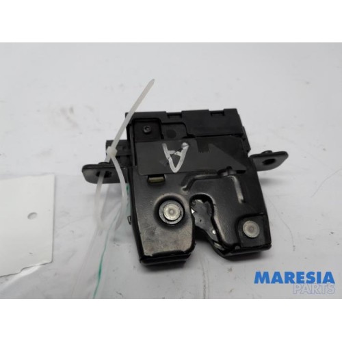 Renault - Twingo - Tailgate lock mechanism