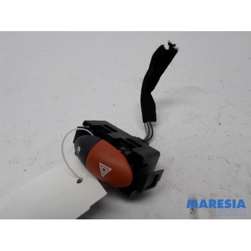 Renault - Twingo - Panic lighting switch