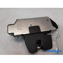Peugeot - 208 - Tailgate lock mechanism