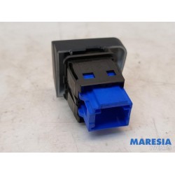 Peugeot - 208 - Panic lighting switch