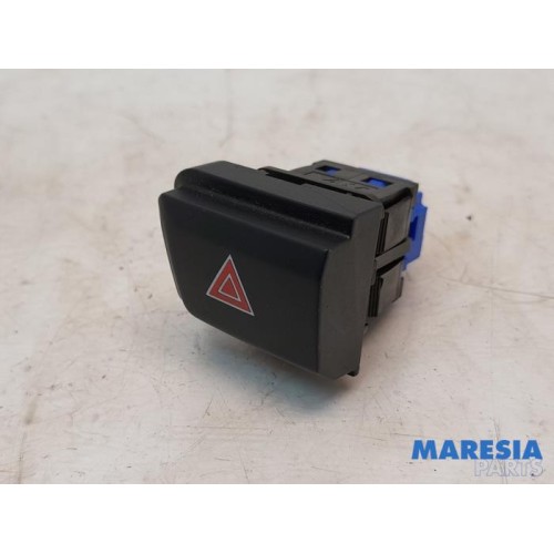 Peugeot - 208 - Panic lighting switch